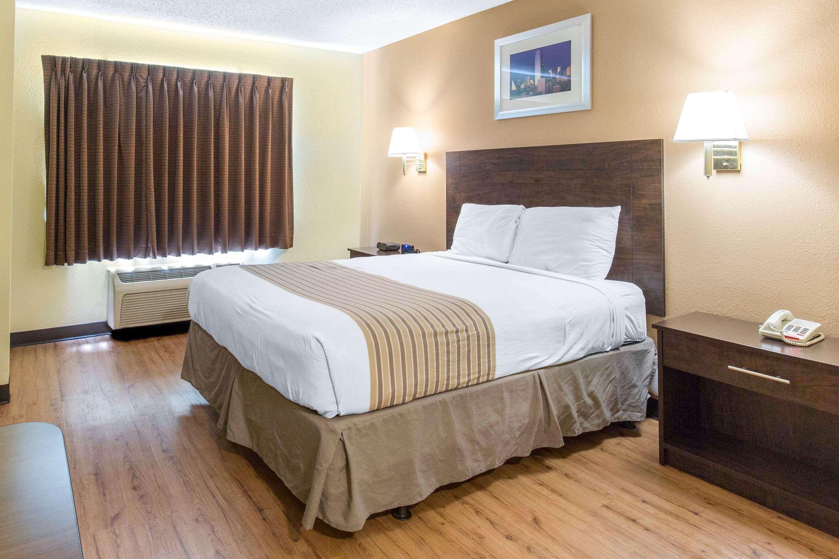Suburban Hotel 2*