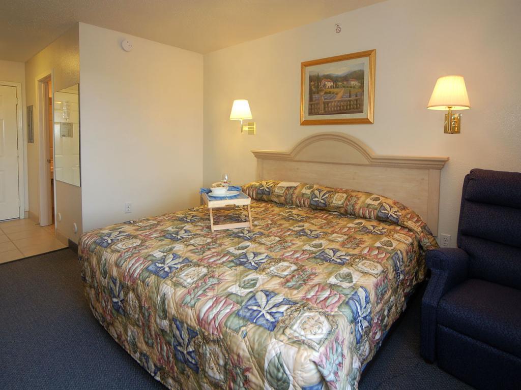 Suburban Hotel 2*