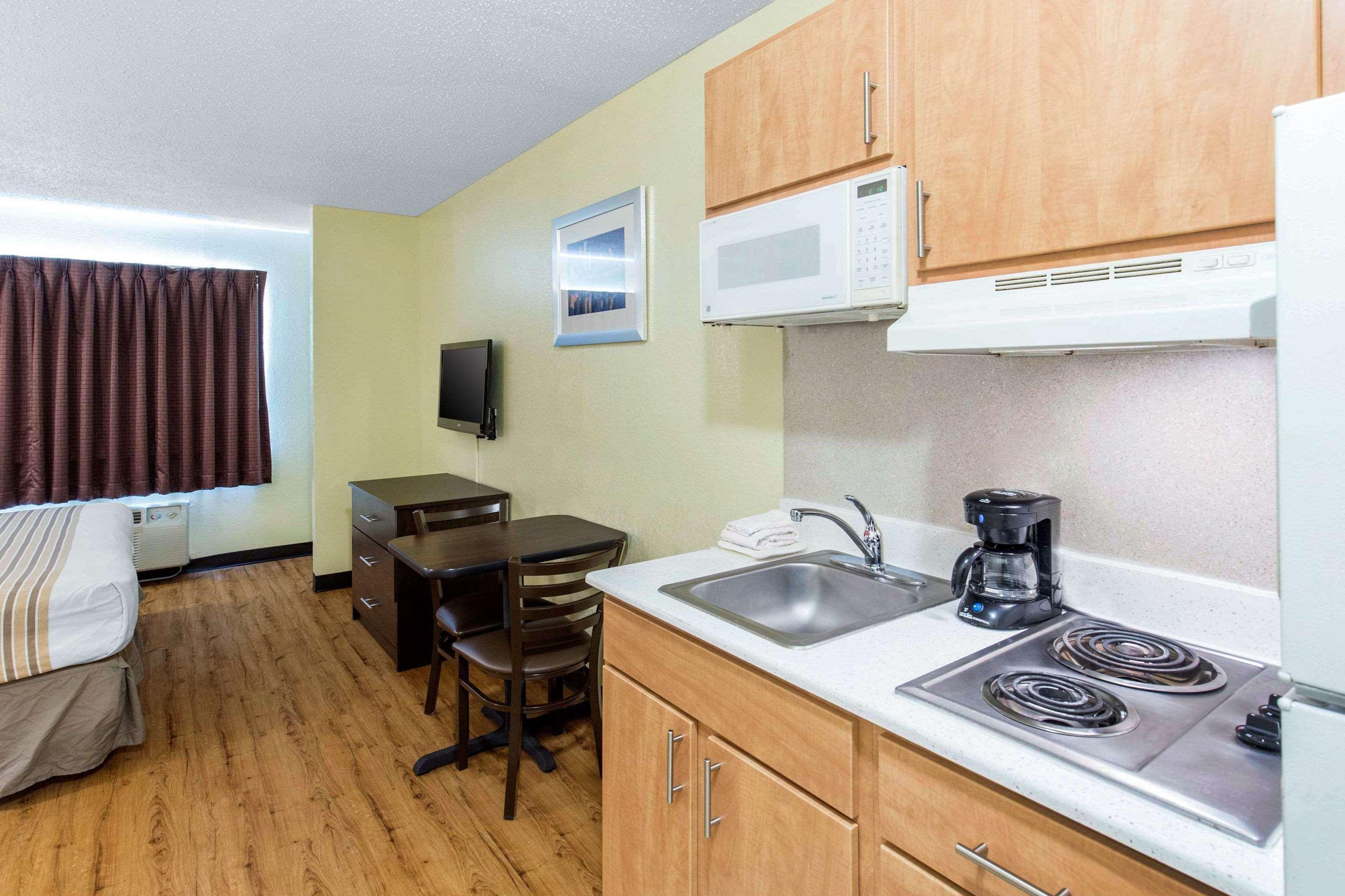 Suburban Hotel 2*