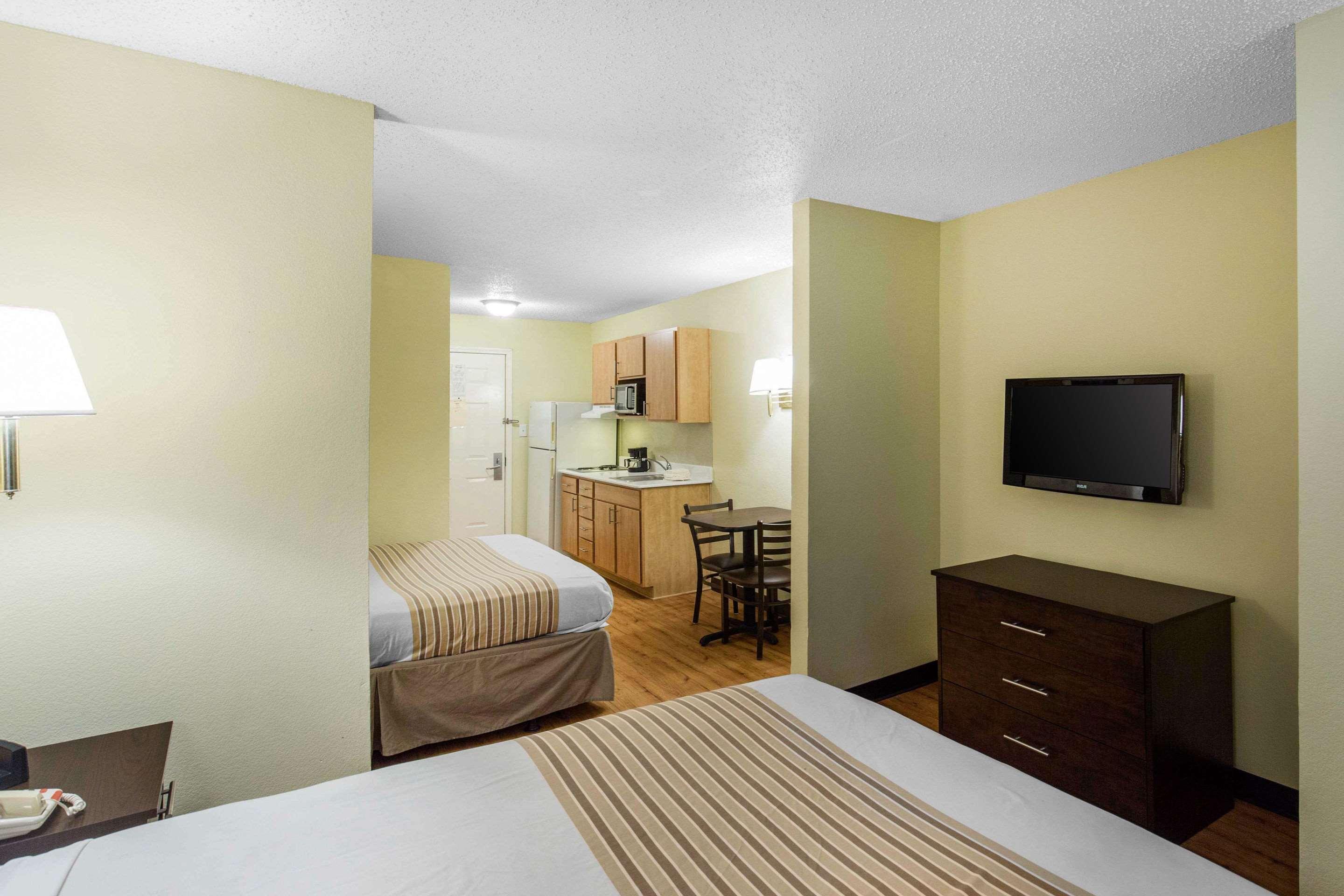 Hotel Suburban Lewisville