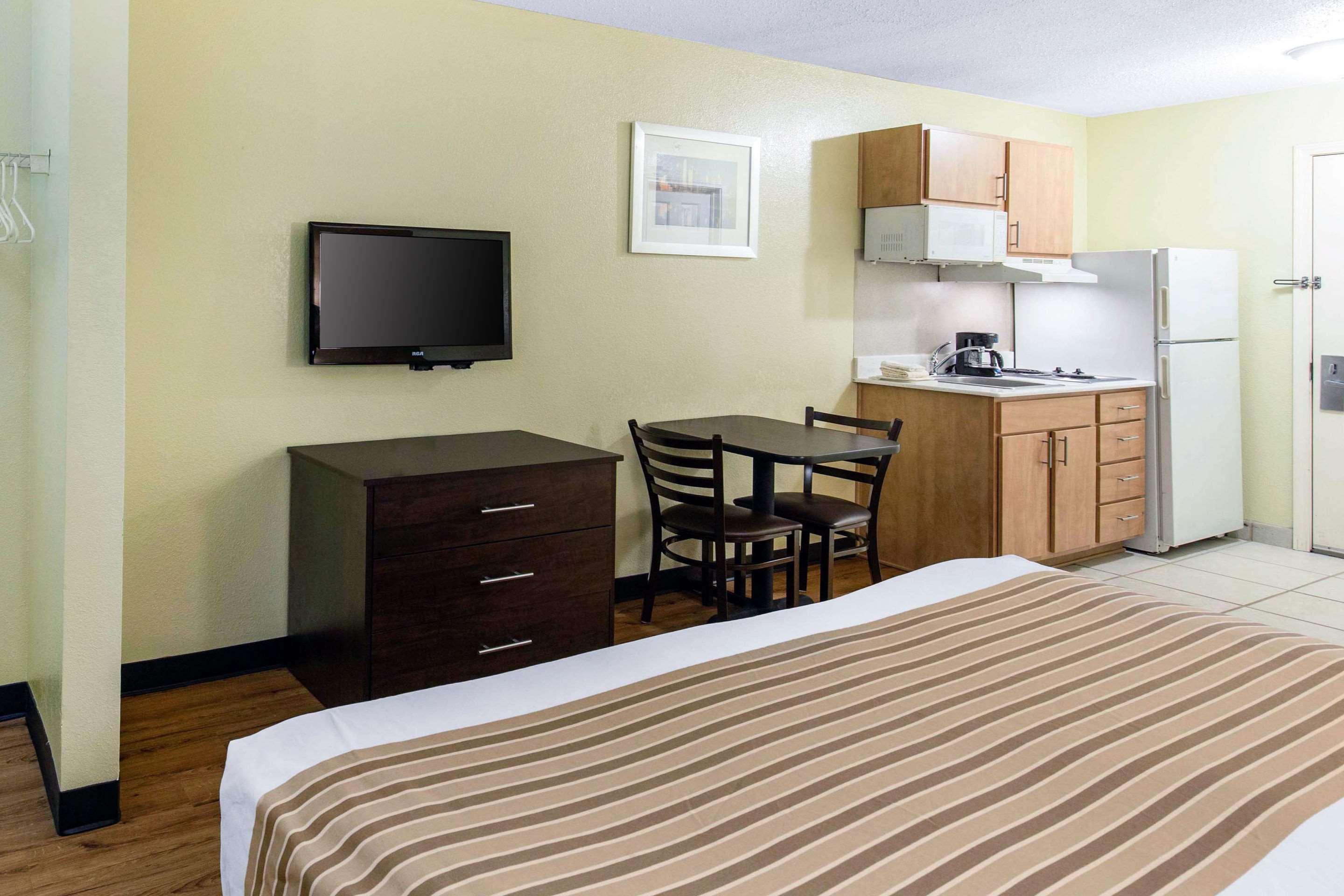Hotel Suburban