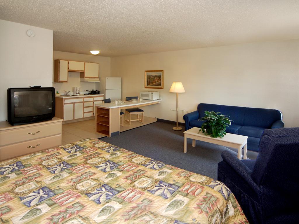 Suburban Hotel