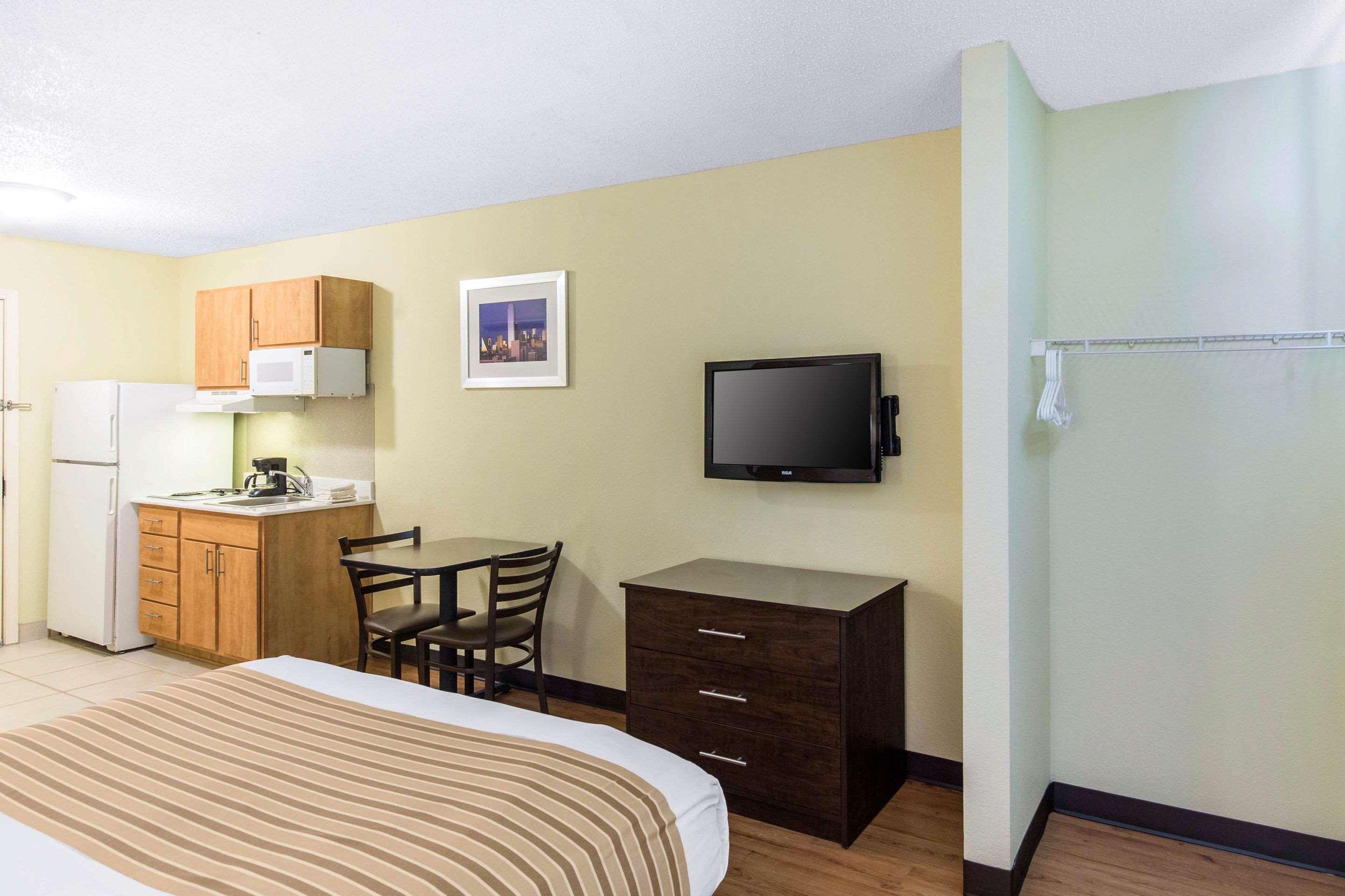 Suburban Hotel 2*