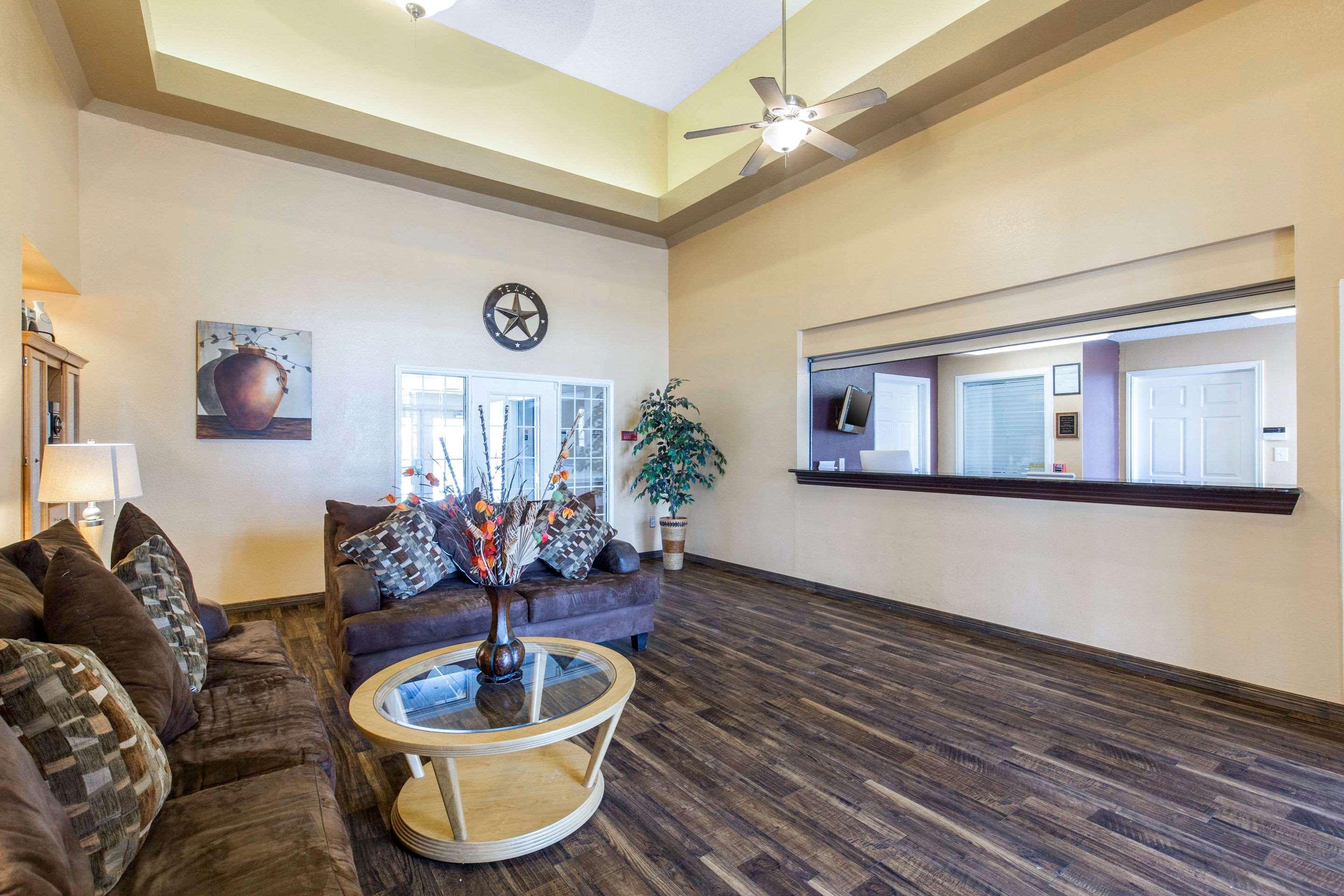 Hotel Suburban Lewisville