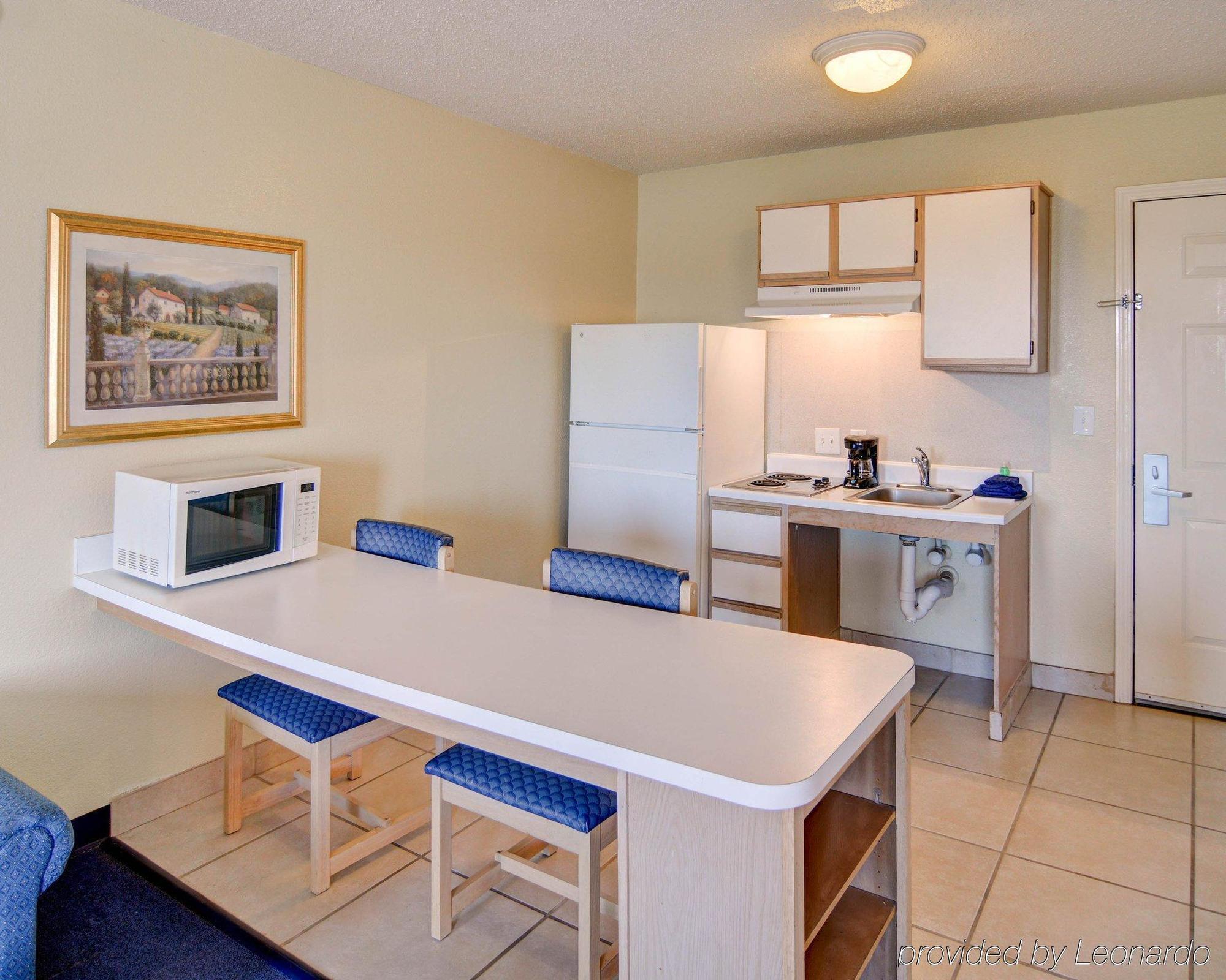 Hotel Suburban Lewisville