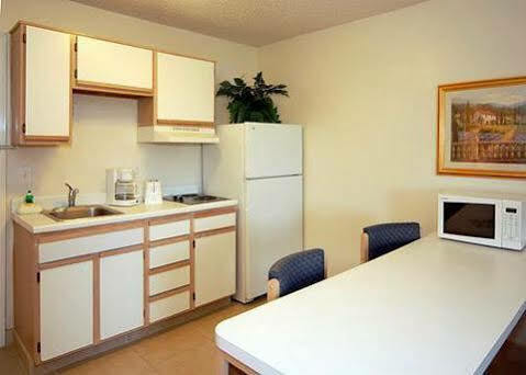 Suburban Hotel 2*